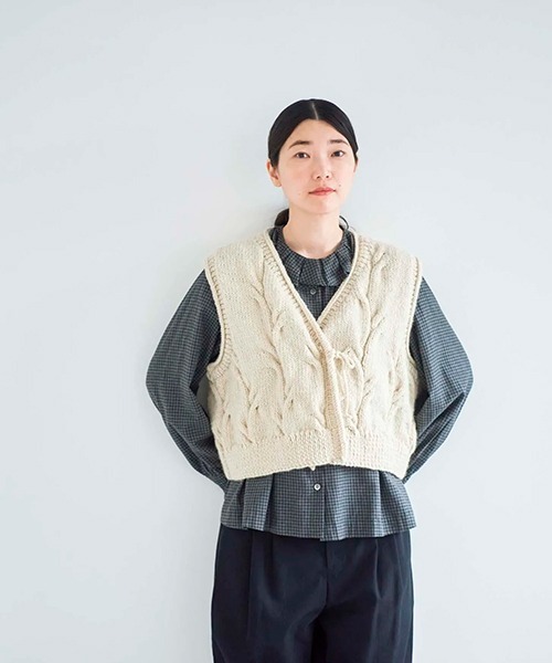 2025 試着のみ　タグはなし　HAU　WOOLベスト 2025 試着のみ タグはなし HAU WOOLベスト ドーターのニットベスト