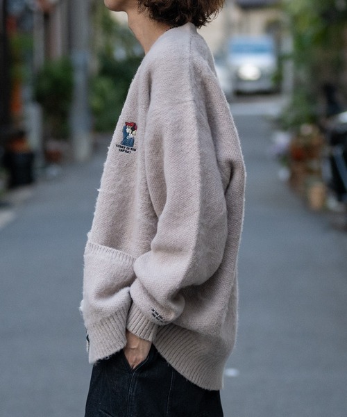 Red Cap Girl(レッドキャプガール)の「【a-r】〔Red Cap Girl/レッドキャップガール〕モヘアライク ダブルジャガード ガール刺繍 カーディガン(カーディガン/ボレロ・メンズ・ブルー/ブラック/グレイッシュベージュ・MEDIUM/LARGE)」の17枚目の写真