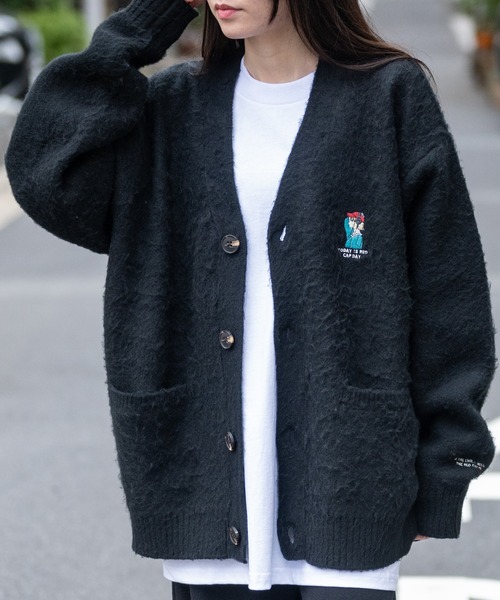 Red Cap Girl(レッドキャプガール)の「【a-r】〔Red Cap Girl/レッドキャップガール〕モヘアライク ダブルジャガード ガール刺繍 カーディガン(カーディガン/ボレロ・メンズ・ブルー/ブラック/グレイッシュベージュ・MEDIUM/LARGE)」の8枚目の写真