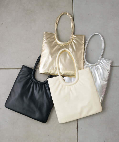 Actually（アクチュアリー）の「フェイクレザーラウンドハンドル フラットバッグ（トートバッグ・レディース・ブラック/アイボリー/ゴールド/シルバー・0）」の5枚目の写真