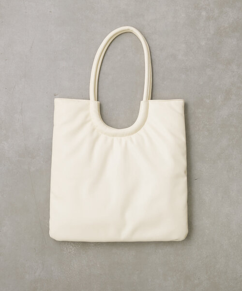 Actually（アクチュアリー）の「フェイクレザーラウンドハンドル フラットバッグ（トートバッグ・レディース・ブラック/アイボリー/ゴールド/シルバー・0）」の8枚目の写真