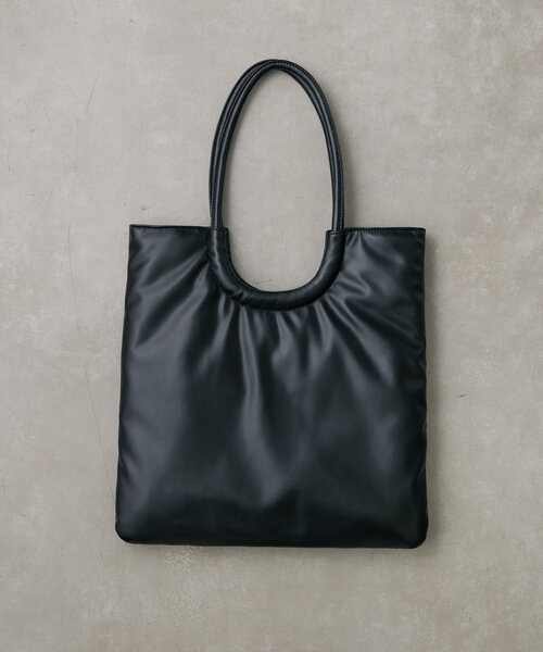 Actually（アクチュアリー）の「フェイクレザーラウンドハンドル フラットバッグ（トートバッグ・レディース・ブラック/アイボリー/ゴールド/シルバー・0）」の9枚目の写真