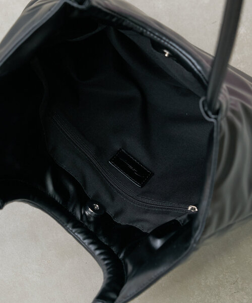 Actually（アクチュアリー）の「フェイクレザーラウンドハンドル フラットバッグ（トートバッグ・レディース・ブラック/アイボリー/ゴールド/シルバー・0）」の10枚目の写真