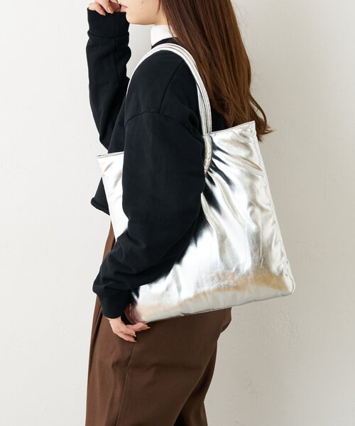 Actually（アクチュアリー）の「フェイクレザーラウンドハンドル フラットバッグ（トートバッグ・レディース・ブラック/アイボリー/ゴールド/シルバー・0）」の15枚目の写真