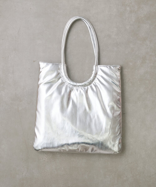 Actually（アクチュアリー）の「フェイクレザーラウンドハンドル フラットバッグ（トートバッグ・レディース・ブラック/アイボリー/ゴールド/シルバー・0）」の17枚目の写真