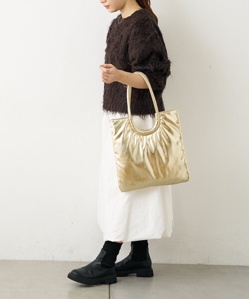 Actually（アクチュアリー）の「フェイクレザーラウンドハンドル フラットバッグ（トートバッグ・レディース・ブラック/アイボリー/ゴールド/シルバー・0）」の19枚目の写真