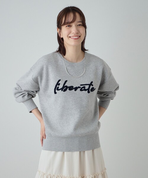 SHOO・LA・RUE(シューラルー)の「◆【洗える/S-LL/ちくちくしにくい】優しい風合いの もこもこロゴニット(ニット/セーター・レディース・ブラック/グレー・02/03/01/04)」の3枚目の写真