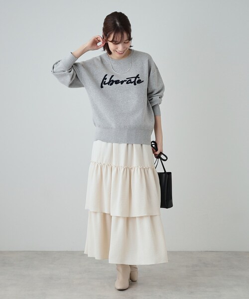 SHOO・LA・RUE(シューラルー)の「◆【洗える/S-LL/ちくちくしにくい】優しい風合いの もこもこロゴニット(ニット/セーター・レディース・ブラック/グレー・02/03/01/04)」の5枚目の写真