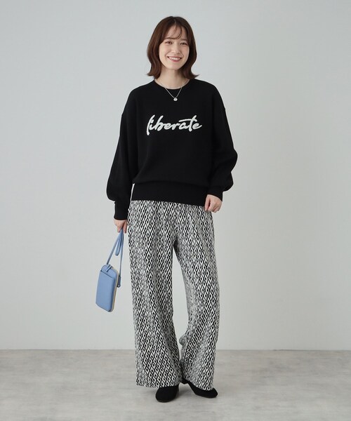 SHOO・LA・RUE(シューラルー)の「◆【洗える/S-LL/ちくちくしにくい】優しい風合いの もこもこロゴニット(ニット/セーター・レディース・ブラック/グレー・02/03/01/04)」の9枚目の写真