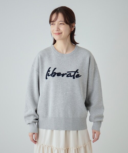 SHOO・LA・RUE(シューラルー)の「◆【洗える/S-LL/ちくちくしにくい】優しい風合いの もこもこロゴニット(ニット/セーター・レディース・ブラック/グレー・02/03/01/04)」の11枚目の写真