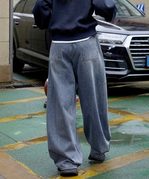 AMELY(エミリー)の「カーブデニムパンツ(デニムパンツ・レディース・ブルー系その他・M/L)」の4枚目の写真