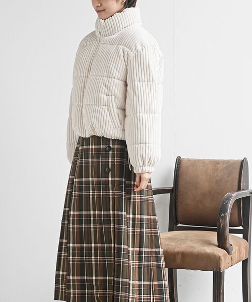 rps（アールピーエス）の「ワイドコール中綿スタンドジャケット（ダウンジャケット/コート・レディース・グレー/アイボリー/ピンク・フリー）」の6枚目の写真