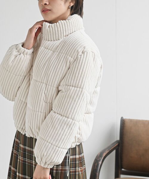 rps（アールピーエス）の「ワイドコール中綿スタンドジャケット（ダウンジャケット/コート・レディース・グレー/アイボリー/ピンク・フリー）」の9枚目の写真