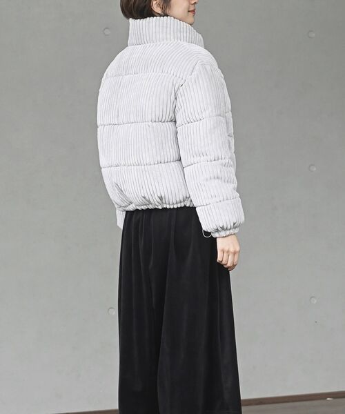 rps（アールピーエス）の「ワイドコール中綿スタンドジャケット（ダウンジャケット/コート・レディース・グレー/アイボリー/ピンク・フリー）」の15枚目の写真