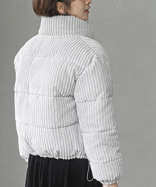 rps（アールピーエス）の「ワイドコール中綿スタンドジャケット（ダウンジャケット/コート・レディース・グレー/アイボリー/ピンク・フリー）」の19枚目の写真