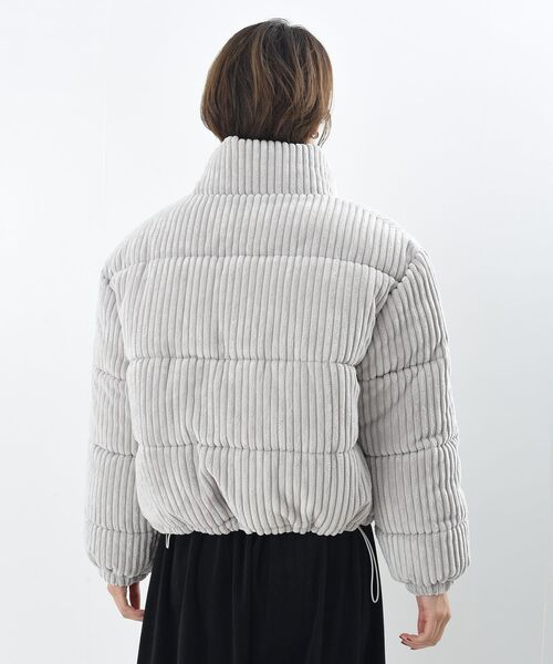 rps（アールピーエス）の「ワイドコール中綿スタンドジャケット（ダウンジャケット/コート・レディース・グレー/アイボリー/ピンク・フリー）」の4枚目の写真