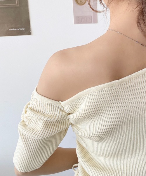 moment+(モーメントプラス)の「ワンショルドロストワンポイント刺繍SS半袖リブニットプルオーバー(ニット/セーター・レディース・ブラック/ナチュラル/オフホワイト・L/M)」の11枚目の写真