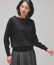 ボートネックニット