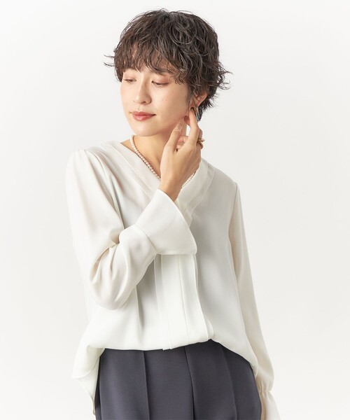 NOLLEY’S Sophi(ノーリーズソフィ)の「ジョーゼットVネックブラウス(シャツ/ブラウス・レディース・オフホワイト/サックスブルー・38/36)」の10枚目の写真