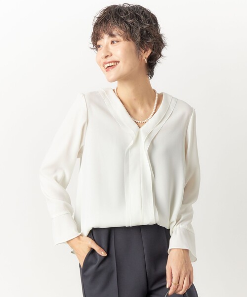 NOLLEY’S Sophi(ノーリーズソフィ)の「ジョーゼットVネックブラウス(シャツ/ブラウス・レディース・オフホワイト/サックスブルー・38/36)」の11枚目の写真