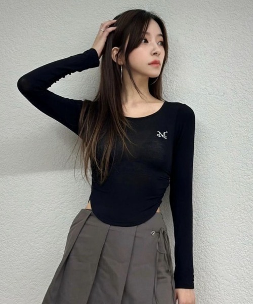 MUCENT（ムセント）の「【日本未発売/WEB限定】MUCENT(ムセント)/Uネック 裾ラウンド サイドシャーリング カットソー/Four Seasons See-through Signature Logo Yu-neck Shirring Tee（Tシャツ/カットソー・レディース・グレー/ブラック/ホワイト・FREE）」の6枚目の写真