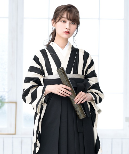 SOUBIEN（ソウビエン）の「大人、クールに。レディース袴4点セット（着物・襦袢・下帯・袴）（着物・レディース・ブラック系2/ブラック系1/ブラック系3/ブラック系/グリーン系・SS/S/M/L/LL）」の3枚目の写真