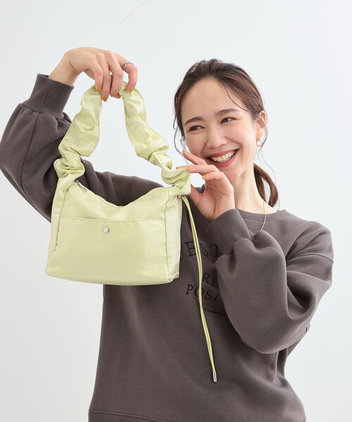 SHOO・LA・RUE(シューラルー)の「ミニドロストシャイニーショルダーバッグ(ショルダーバッグ・レディース・イエロー/シルバー/ブラック・00)」の10枚目の写真