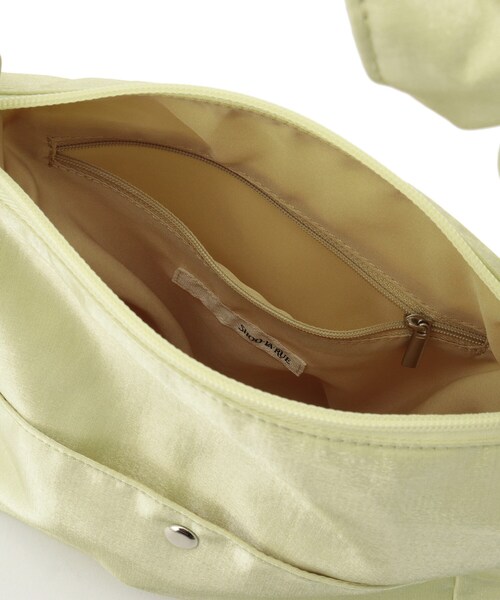 SHOO・LA・RUE(シューラルー)の「ミニドロストシャイニーショルダーバッグ(ショルダーバッグ・レディース・イエロー/シルバー/ブラック・00)」の19枚目の写真