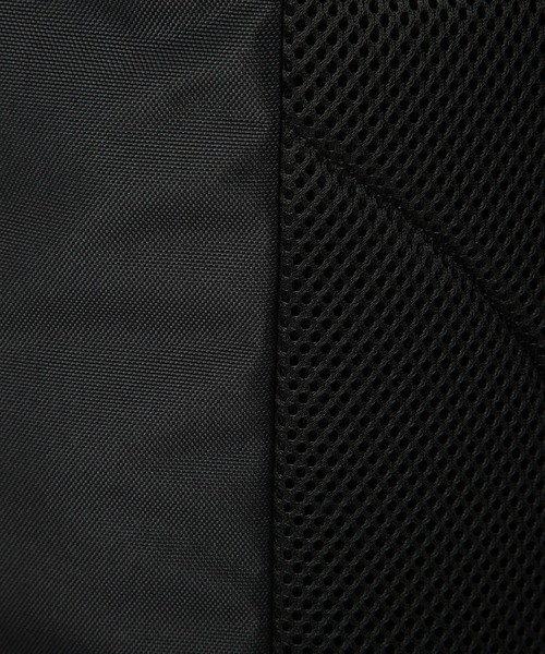 Champion(チャンピオン)の「リュックサック スーシテイ B4サイズ収納 15.6inch収納 37L 63963(バックパック/リュック・メンズ・ブラック×ホワイト/ベージュ×ブラック/ブラック×パープル/ブラック×グリーン・FREE)」の14枚目の写真