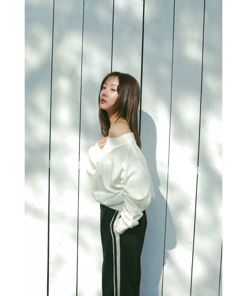 N WITH.（エヌウィズ）の「オフショルスウェット（スウェット・レディース・アイボリー/グレー・FREE）」の13枚目の写真