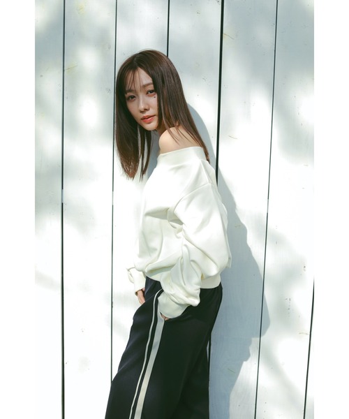 N WITH.（エヌウィズ）の「オフショルスウェット（スウェット・レディース・アイボリー/グレー・FREE）」の14枚目の写真