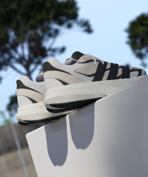 ライトブレイズ / Lightblaze / アディダス adidas（スニーカー