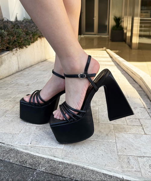 SPIRALGIRL（スパイラルガール）の「トラインアングルヒール厚底ストラップサンダル（サンダル・レディース・ブラック・LARGE/MEDIUM）」の16枚目の写真