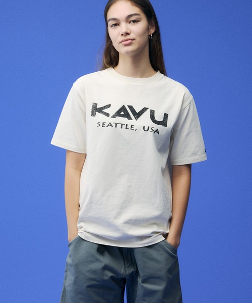 KAVU(カブー)の「KAVU/カブー Surf Logo Tee/サーフロゴティー(Tシャツ/カットソー・メンズ・ブラック/アイボリー/ブルー/レッド・MEDIUM/X-LARGE/LARGE)」の1枚目の写真
