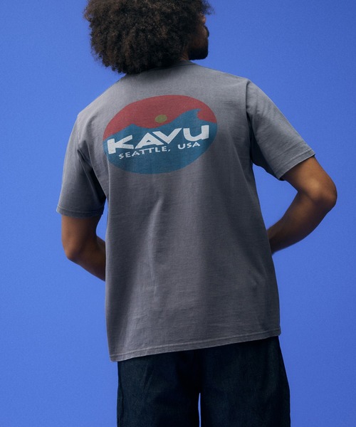 KAVU(カブー)の「KAVU/カブー Surf Logo Tee/サーフロゴティー(Tシャツ/カットソー・メンズ・ブラック/アイボリー/ブルー/レッド・MEDIUM/X-LARGE/LARGE)」の2枚目の写真