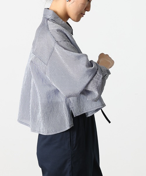 COLONY 2139(コロニートゥーワンスリーナイン)の「シアーストライプ短丈シャツ(シャツ/ブラウス・レディース・グリーン/ネイビー/イエロー/オフホワイト/グレー・FREE)」の9枚目の写真