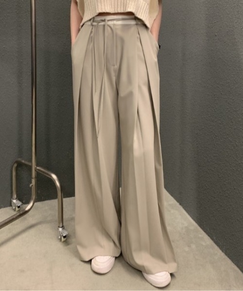 sorule（ソルレ）の「ボックスタックワイドパンツ（スラックス・レディース・ベージュ/ブラック・FREE）」の2枚目の写真