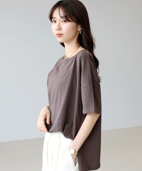Aletta vita（アレッタビータ）の「オーガニックコットンボートネックワイドプルオーバー（Tシャツ/カットソー・レディース・オフホワイト/ブラック/グレイッシュベージュ/ダークブラウン・FREE）」の3枚目の写真