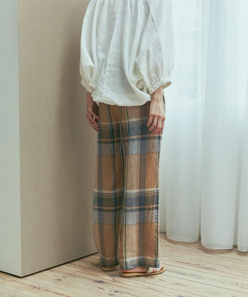 URBAN RESEARCH DOORS（アーバンリサーチドアーズ）の「リネンチェックイージーパンツ（その他パンツ・レディース・イエロー/ネイビー・MEDIUM）」の6枚目の写真