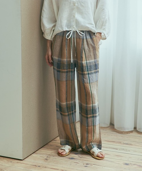 URBAN RESEARCH DOORS（アーバンリサーチドアーズ）の「リネンチェックイージーパンツ（その他パンツ・レディース・イエロー/ネイビー・MEDIUM）」の7枚目の写真