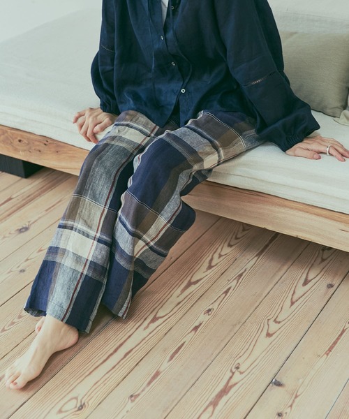 URBAN RESEARCH DOORS（アーバンリサーチドアーズ）の「リネンチェックイージーパンツ（その他パンツ・レディース・イエロー/ネイビー・MEDIUM）」の11枚目の写真
