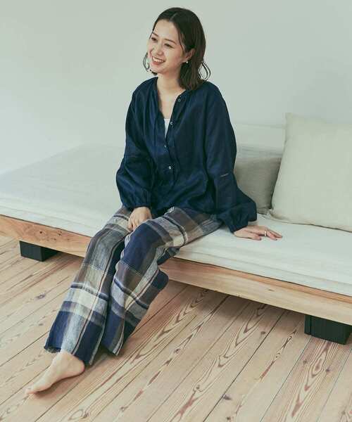 URBAN RESEARCH DOORS（アーバンリサーチドアーズ）の「リネンチェックイージーパンツ（その他パンツ・レディース・イエロー/ネイビー・MEDIUM）」の13枚目の写真