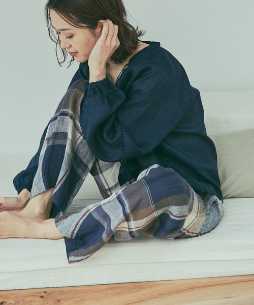 URBAN RESEARCH DOORS（アーバンリサーチドアーズ）の「リネンチェックイージーパンツ（その他パンツ・レディース・イエロー/ネイビー・MEDIUM）」の15枚目の写真