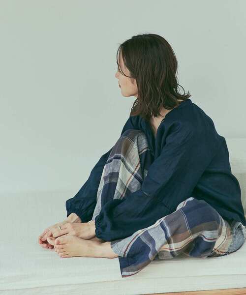 URBAN RESEARCH DOORS（アーバンリサーチドアーズ）の「リネンチェックイージーパンツ（その他パンツ・レディース・イエロー/ネイビー・MEDIUM）」の17枚目の写真