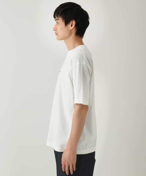 a.v.v(アーヴェヴェ)の「【接触冷感】ミニロゴプリントセミワイドシルエットカットソー(Tシャツ/カットソー・メンズ・ホワイト/チャコールグレー/グリーン・44/48/50/46)」の14枚目の写真