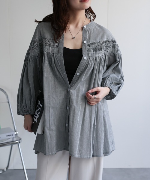 ap retro(アプレトロ)の「【India Fabric】ピンタックフレアブラウス / コットン100%(シャツ/ブラウス・レディース・ブラック/ライトブルー/オフホワイト/ブルー/ホワイト系その他/ピンク/ブルー系その他/イエロー/レッド・MEDIUM/LARGE)」の3枚目の写真