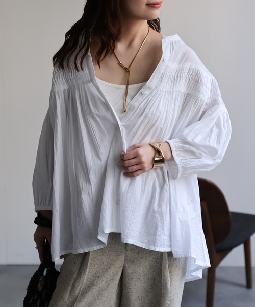 ap retro(アプレトロ)の「【India Fabric】ピンタックフレアブラウス / コットン100%(シャツ/ブラウス・レディース・ブラック/ライトブルー/オフホワイト/ブルー/ホワイト系その他/ピンク/ブルー系その他/イエロー/レッド・MEDIUM/LARGE)」の2枚目の写真