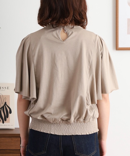 atONE（アットワン）の「ピンタックフレア袖ブラウス風カットソー（Tシャツ/カットソー・レディース・グレイッシュベージュ/ブラック/オフホワイト/チャコールグレー・LL～3L/M-L/4L～5L）」の5枚目の写真