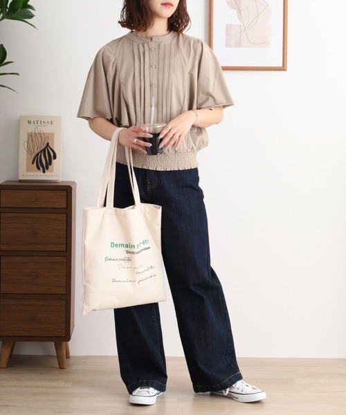 atONE（アットワン）の「ピンタックフレア袖ブラウス風カットソー（Tシャツ/カットソー・レディース・グレイッシュベージュ/ブラック/オフホワイト/チャコールグレー・LL～3L/M-L/4L～5L）」の14枚目の写真