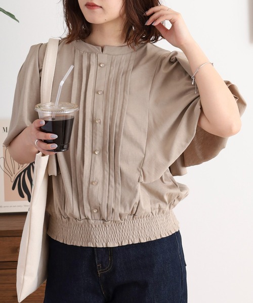 atONE（アットワン）の「ピンタックフレア袖ブラウス風カットソー（Tシャツ/カットソー・レディース・グレイッシュベージュ/ブラック/オフホワイト/チャコールグレー・LL～3L/M-L/4L～5L）」の11枚目の写真